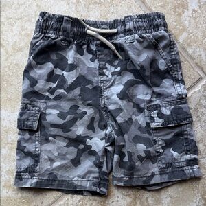 The Children’s Place Grey Camo Cargo Shorts - size 2T